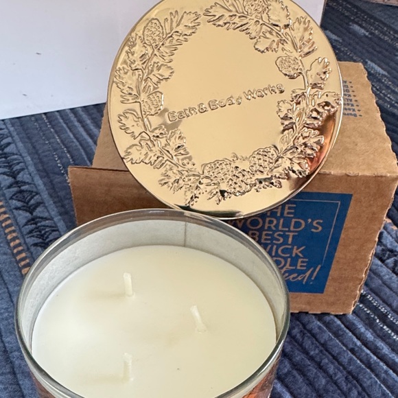 Bath & Body Works Plaid Cinnamon Sugared Pecans Scented 3 Wick Candle - Picture 3 of 7